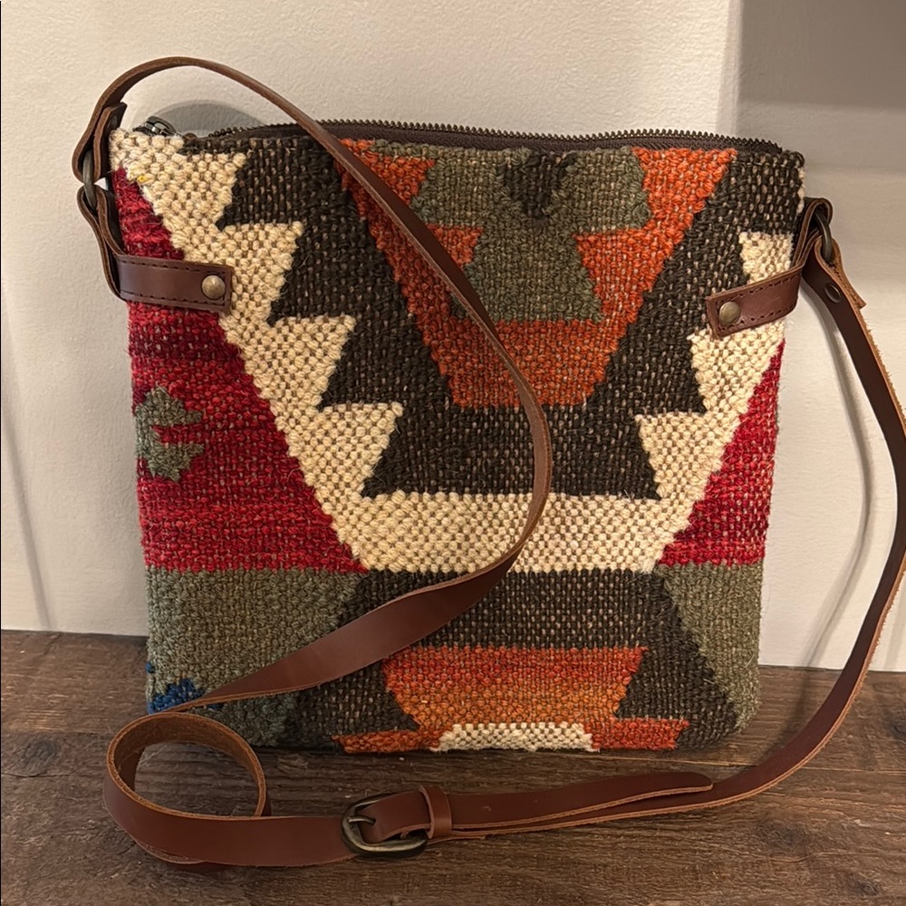 Geometric Patterned Crossbody Bag
